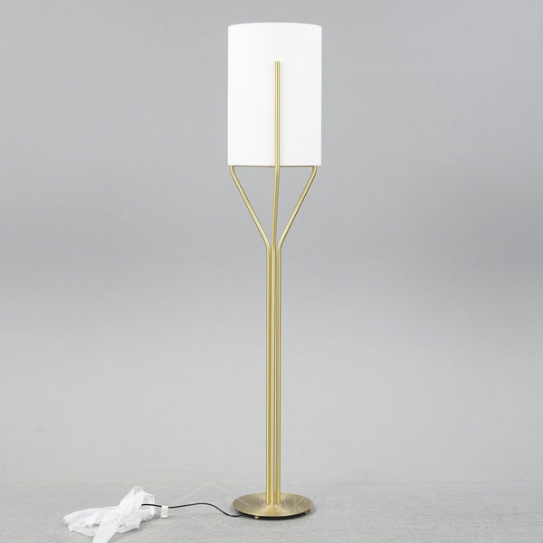 Arborescence criss-cross standing lamp in a Nigerian living room
