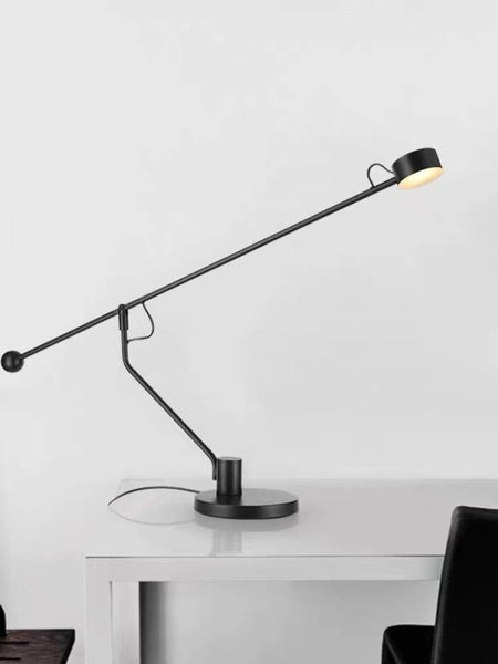 Bordash table lamp on a side table